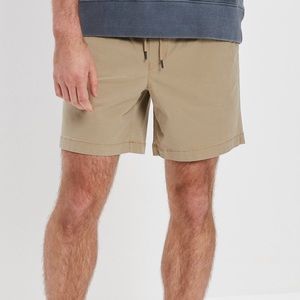 AE 5.5 Trekker Short, size S.